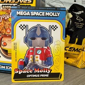 Pop Mart Space Molly - Series 4 100% Optimus Prime - Confirmed